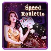 Pengguna membaca syarat promo di ponsel